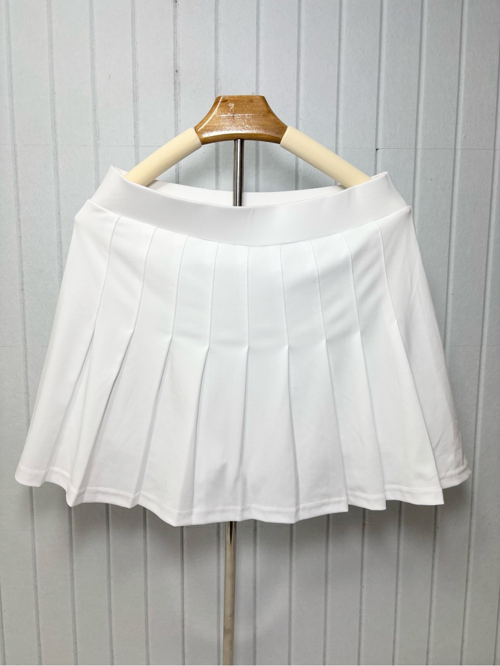 INDERO‎  White Pleated Tennis Skirt-
Skort  Size L